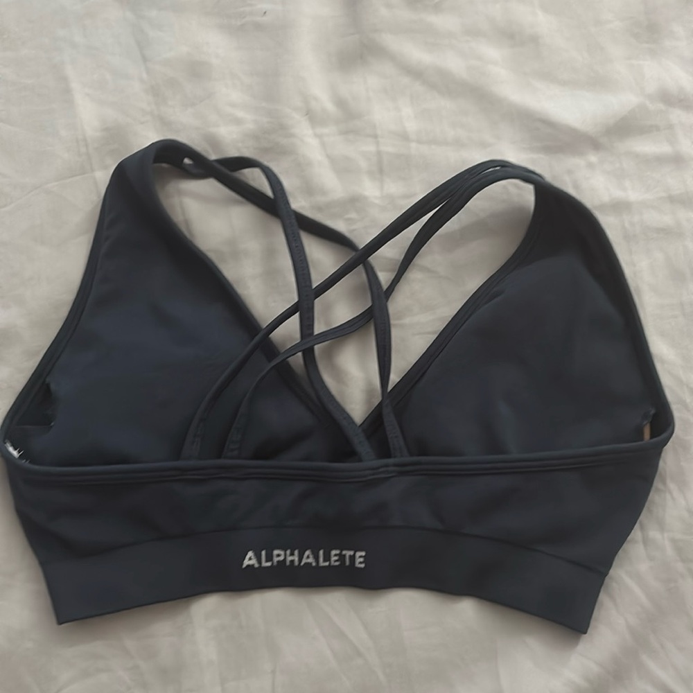 Alphalete Amplify Deep-V Bra